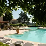 Charembeau Hotell