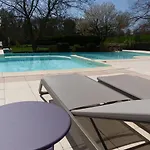 Charembeau Hotell 3*