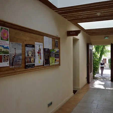 Charembeau Hotell 3*