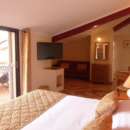 Charembeau 3* Форкалькье