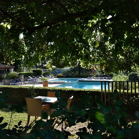 Charembeau Отель