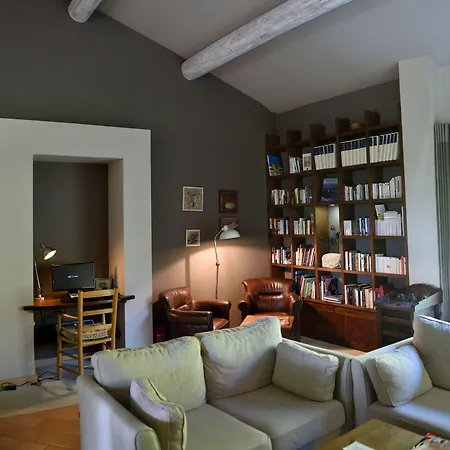 Отель Charembeau