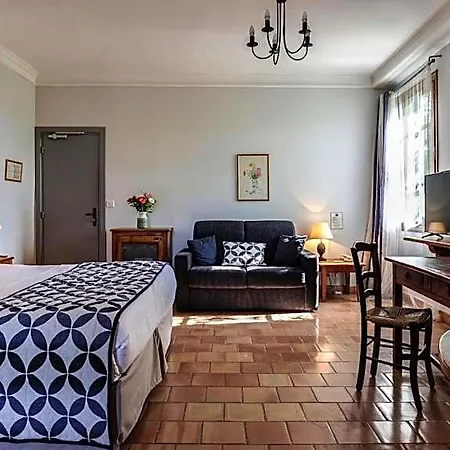 Hotel Charembeau