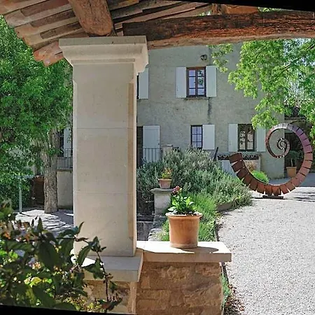 Hotel Charembeau
