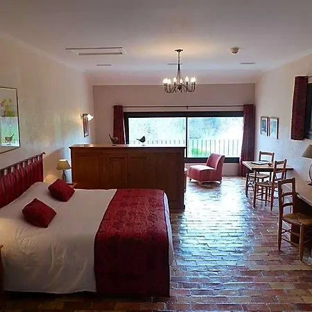 Charembeau Hotel 3*