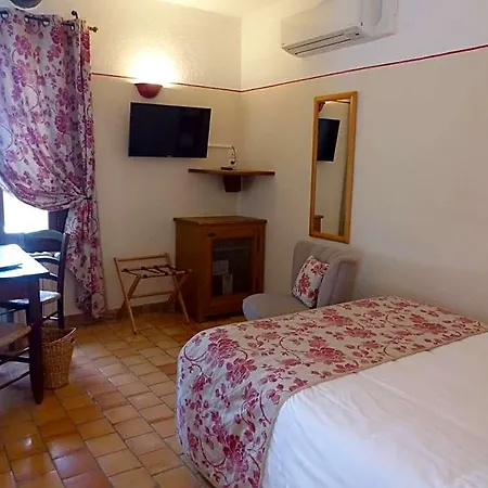 Hotel Charembeau 3*