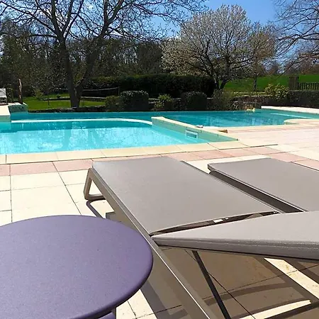 Charembeau Hotel 3*