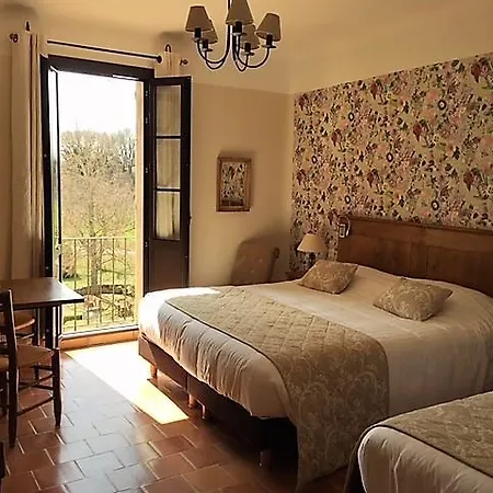 Hotel Charembeau 3*