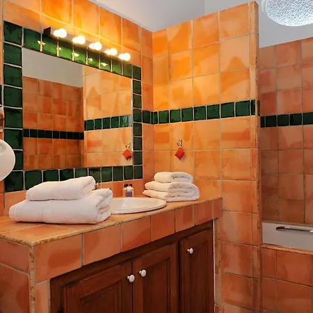 Отель Charembeau 3*
